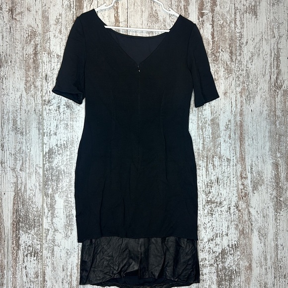 St. John Faux Leather Bottom Stealth Dress Size 8 - Picture 6 of 6
